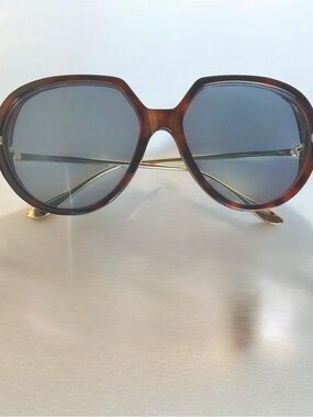 Women's Oversized Tortoiseshell Sunglasses with Blue Gradient Lenses